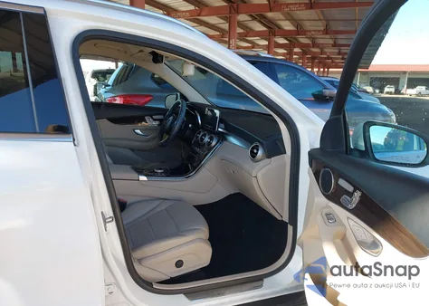 2019 Mercedes-Benz Glc 300 from USA, damaged, VIN WDC0G4JB2KF562382